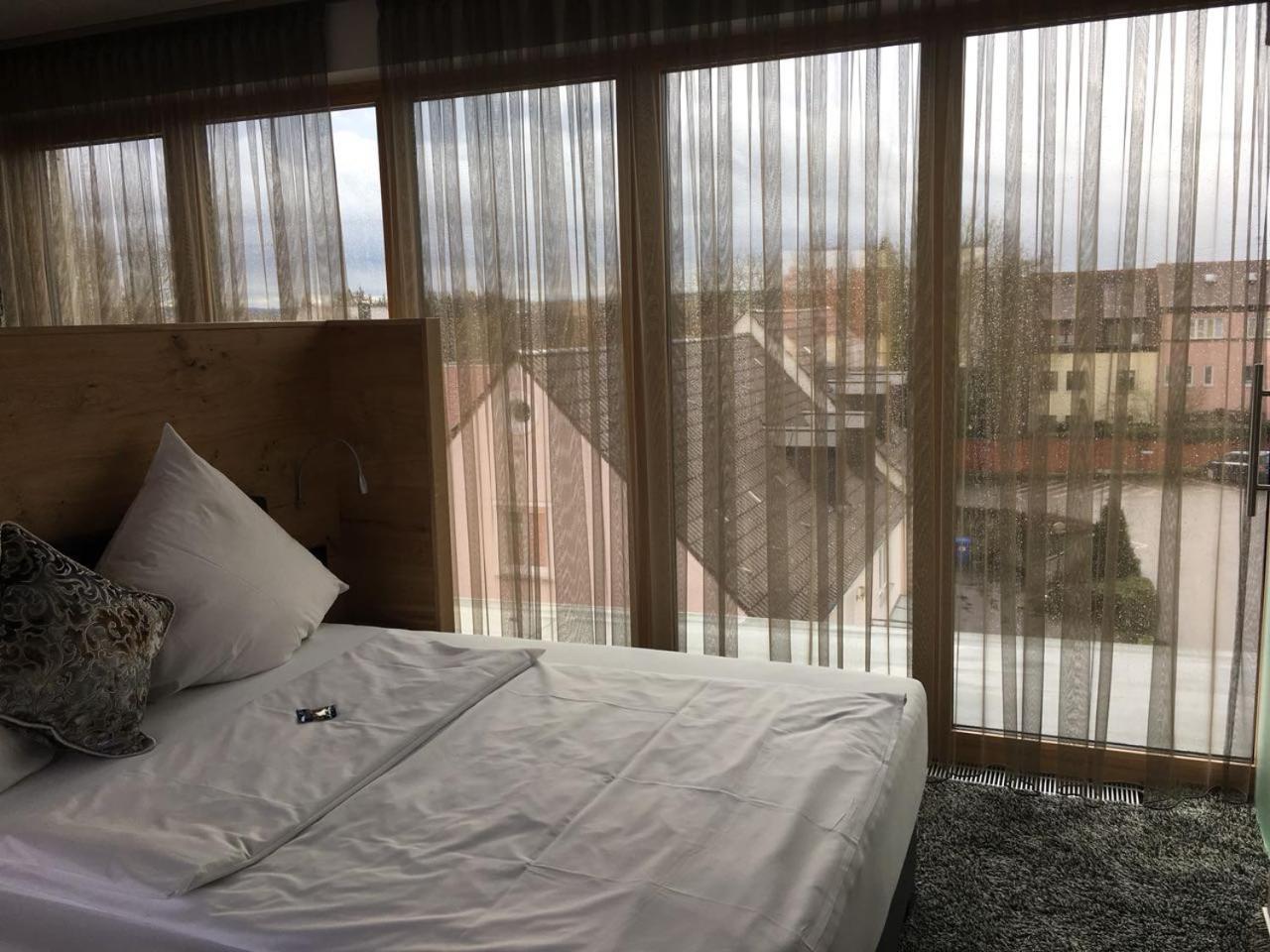 Hotel Zum Hirsch Wertingen Exterior foto